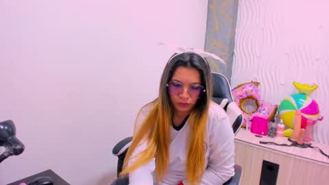 Snapshot of melisa_14 chatting on June 27, 12:22 pm Melisa online show from June 27, 12:22 pm