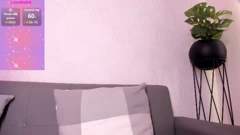 Snapshot of melissa__saenz_ chatting on June 19, 3:22 am M E L I S S A online show from June 19, 3:22 am