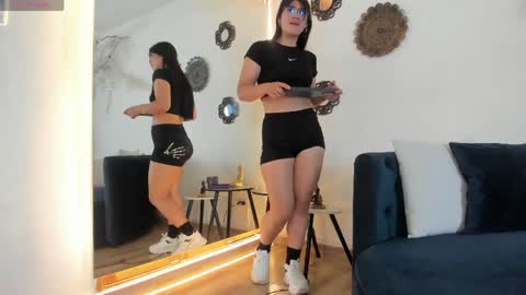 Snapshot of melissahill__ chatting on May 7, 7:52 pm Meli online show from May 7, 7:52 pm