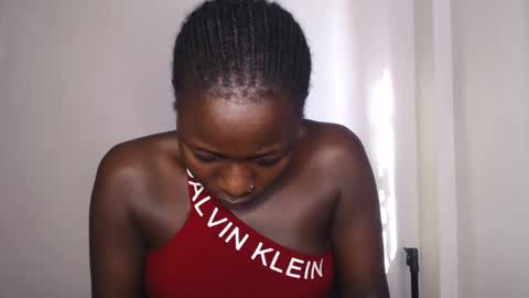 Snapshot of mellanin_pretty_ chatting on December 16, 4:23 am . online show from December 16, 4:23 am