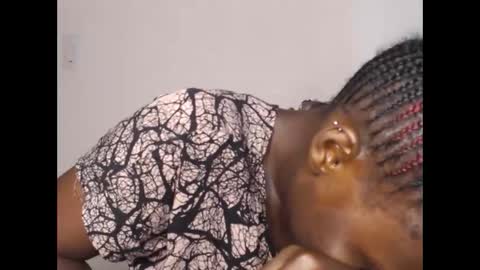 Snapshot of mellanin_pretty_ chatting on December 26, 10:37 am . online show from December 26, 10:37 am