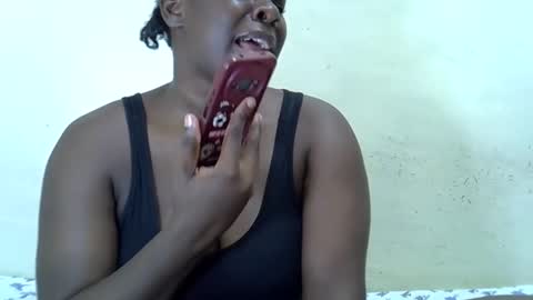 Snapshot of mellanine_ebony chatting on May 3, 7:09 pm mellanine_ebony online show from May 3, 7:09 pm