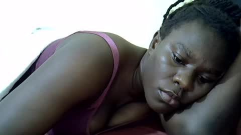 Snapshot of mellanine_ebony chatting on June 22, 4:31 am mellanine_ebony online show from June 22, 4:31 am