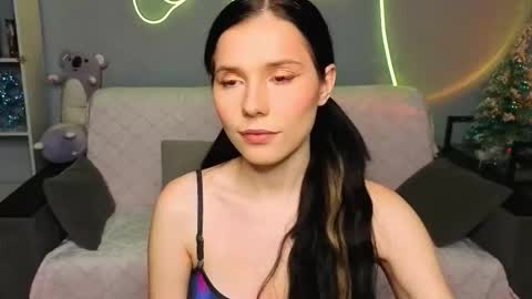 mellhyees online show from January 18, 5:06 pm