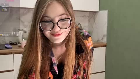 melliscute online show from April 3, 7:45 pm