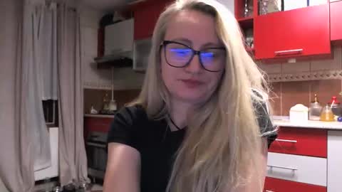 Melly online show from February 22, 1:29 am
