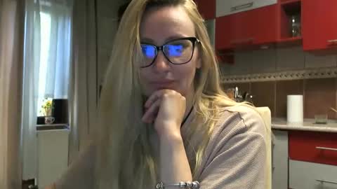Melly online show from May 18, 6:30 am