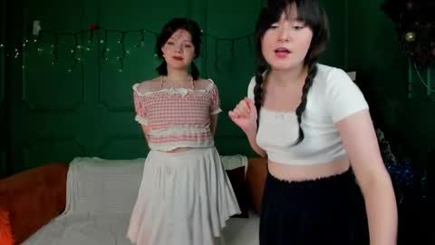 Snapshot of mellybloom chatting on January 6, 7:34 am Melly online show from January 6, 7:34 am