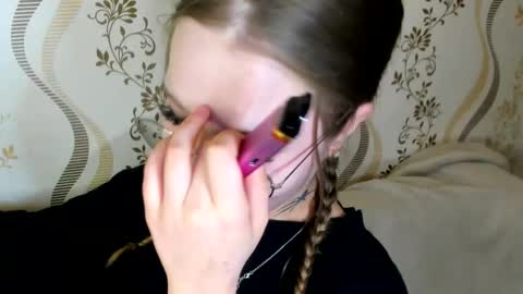 MelMooon online show from October 29, 3:14 pm