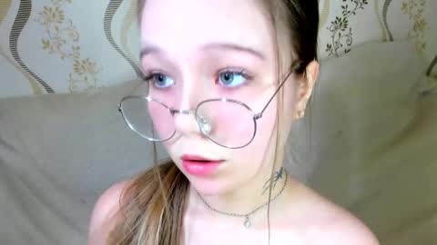 MelMooon online show from January 9, 12:24 am