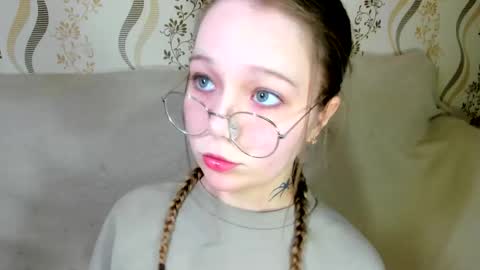 Snapshot of melmooon chatting on January 18, 9:18 pm MelMooon online show from January 18, 9:18 pm