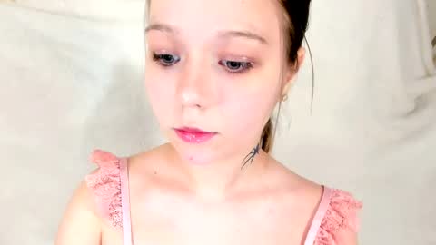 Snapshot of melmooon chatting on February 2, 11:53 am MelMooon online show from February 2, 11:53 am