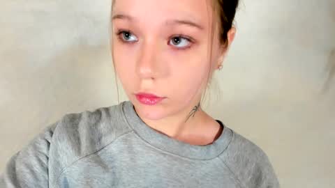 Snapshot of melmooon chatting on February 5, 10:42 am MelMooon online show from February 5, 10:42 am