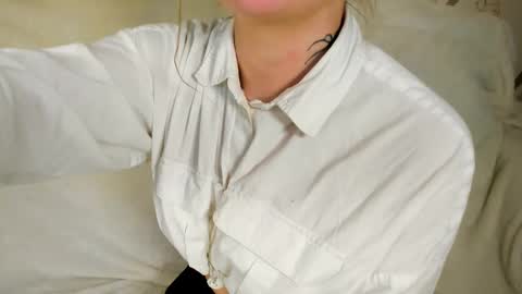 Snapshot of melmooon chatting on February 24, 3:54 pm MelMooon online show from February 24, 3:54 pm