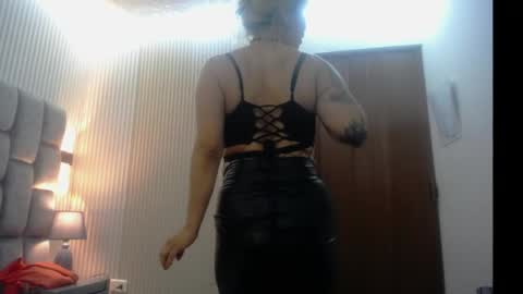 Snapshot of melo_deborah chatting on April 24, 9:39 pm Debora online show from April 24, 9:39 pm