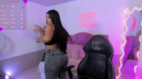 Snapshot of meloddi_tay chatting on February 18, 11:39 am meloddi_tay online show from February 18, 11:39 am