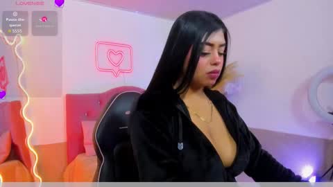 Snapshot of meloddi_tay chatting on February 21, 11:44 am meloddi_tay online show from February 21, 11:44 am