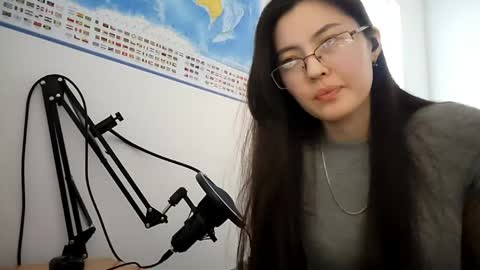Snapshot of melodeehayden chatting on April 24, 3:31 am Nika online show from April 24, 3:31 am
