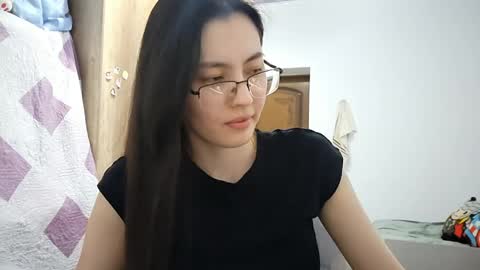 Snapshot of melodeehayden chatting on May 1, 4:44 pm Nika online show from May 1, 4:44 pm