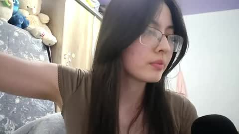Snapshot of melodeehayden chatting on May 5, 5:21 pm Nika online show from May 5, 5:21 pm