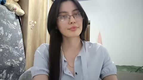 Snapshot of melodeehayden chatting on May 6, 3:28 pm Nika online show from May 6, 3:28 pm