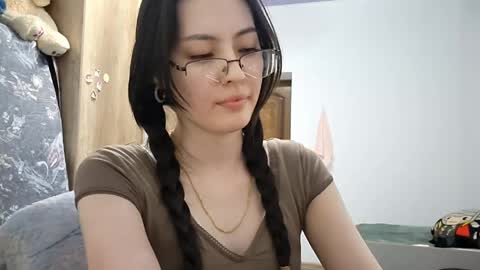 Snapshot of melodeehayden chatting on May 8, 3:39 pm Nika online show from May 8, 3:39 pm