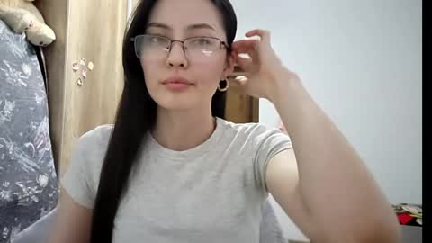 Snapshot of melodeehayden chatting on May 13, 4:26 pm Nika online show from May 13, 4:26 pm