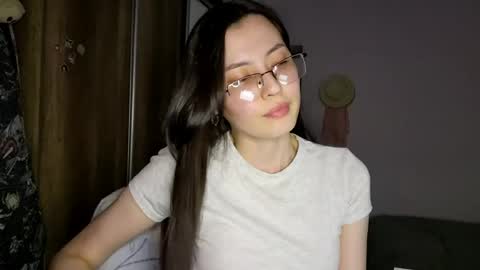 Snapshot of melodeehayden chatting on May 26, 4:36 pm Nika online show from May 26, 4:36 pm