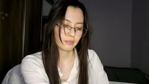 Snapshot of melodeehayden chatting on May 29, 3:32 pm Nika online show from May 29, 3:32 pm