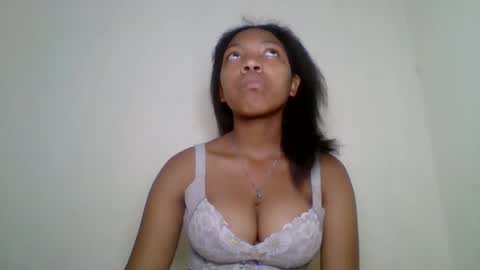 melodie_00 online show from August 5, 11:24 am