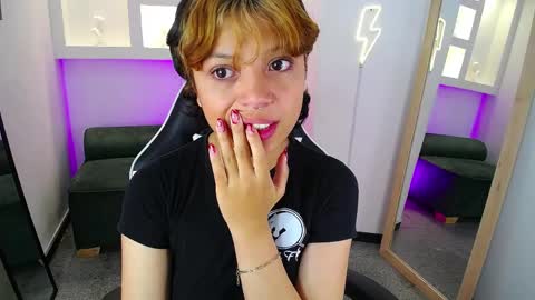 melody701583as online show from April 8, 12:38 pm