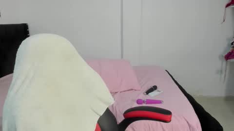 Snapshot of melody_rose10 chatting on May 4, 6:37 pm Melody online show from May 4, 6:37 pm