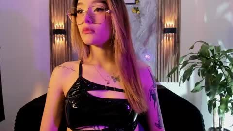 melodylanee online show from May 30, 11:07 am