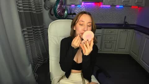 Snapshot of melodyoflovee chatting on February 4, 4:05 am Kaylie online show from February 4, 4:05 am