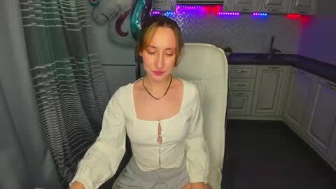 Snapshot of melodyoflovee chatting on February 6, 3:48 am Kaylie online show from February 6, 3:48 am