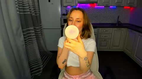 Snapshot of melodyoflovee chatting on March 12, 9:44 am Kaylie online show from March 12, 9:44 am