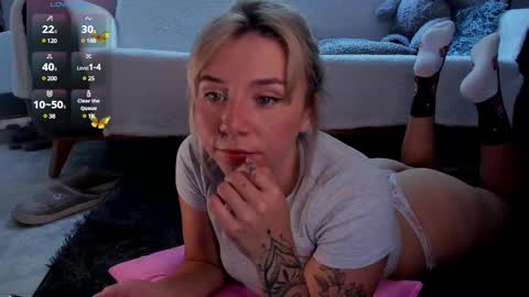 Snapshot of melodypetitex chatting on February 12, 7:45 pm sophia online show from February 12, 7:45 pm