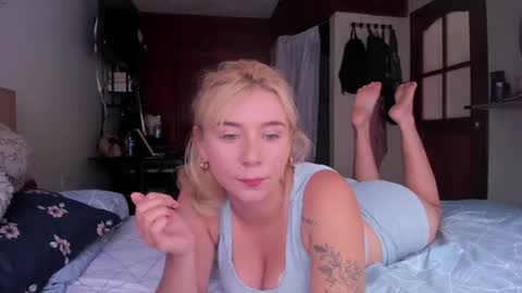 Snapshot of melodypetitex chatting on September 20, 6:31 pm sophia online show from September 20, 6:31 pm