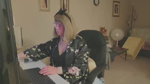 Snapshot of melodyredux_62 chatting on November 29, 5:38 pm Melody online show from November 29, 5:38 pm