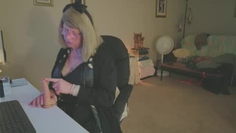 Snapshot of melodyredux_62 chatting on December 14, 7:58 am Melody online show from December 14, 7:58 am