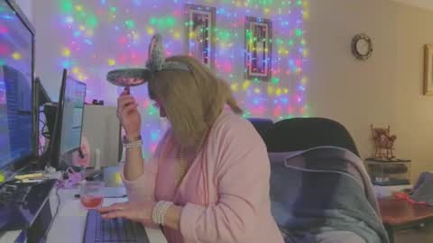 Snapshot of melodyredux_62 chatting on January 15, 4:44 pm Melody online show from January 15, 4:44 pm