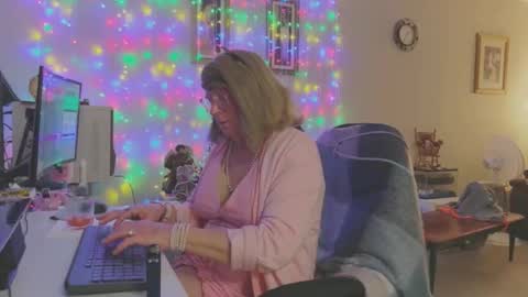 Snapshot of melodyredux_62 chatting on January 17, 4:43 pm Melody online show from January 17, 4:43 pm