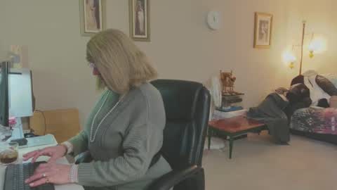 Snapshot of melodyredux_62 chatting on February 17, 6:03 pm Melody online show from February 17, 6:03 pm