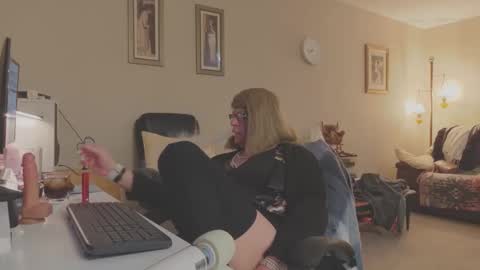 Snapshot of melodyredux_62 chatting on March 16, 9:13 am Melody online show from March 16, 9:13 am