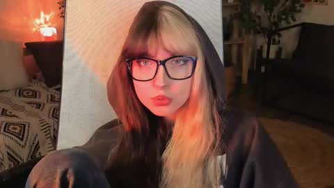 Snapshot of memorycadence chatting on October 19, 3:23 pm Mia online show from October 19, 3:23 pm