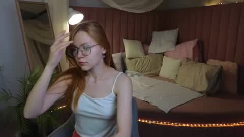 memymee_ online show from June 18, 1:28 am