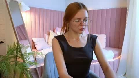 memymee_ online show from June 25, 1:38 am