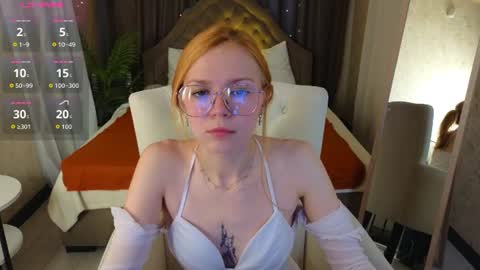 memymee_ online show from July 24, 1:25 am