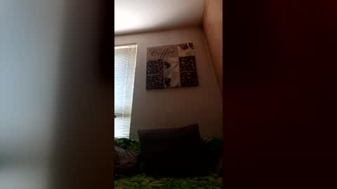 Snapshot of menlav72 chatting on June 28, 4:24 pm menlav72 online show from June 28, 4:24 pm