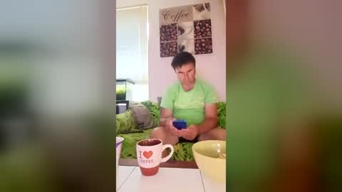 Snapshot of menlav72 chatting on July 5, 4:19 am menlav72 online show from July 5, 4:19 am